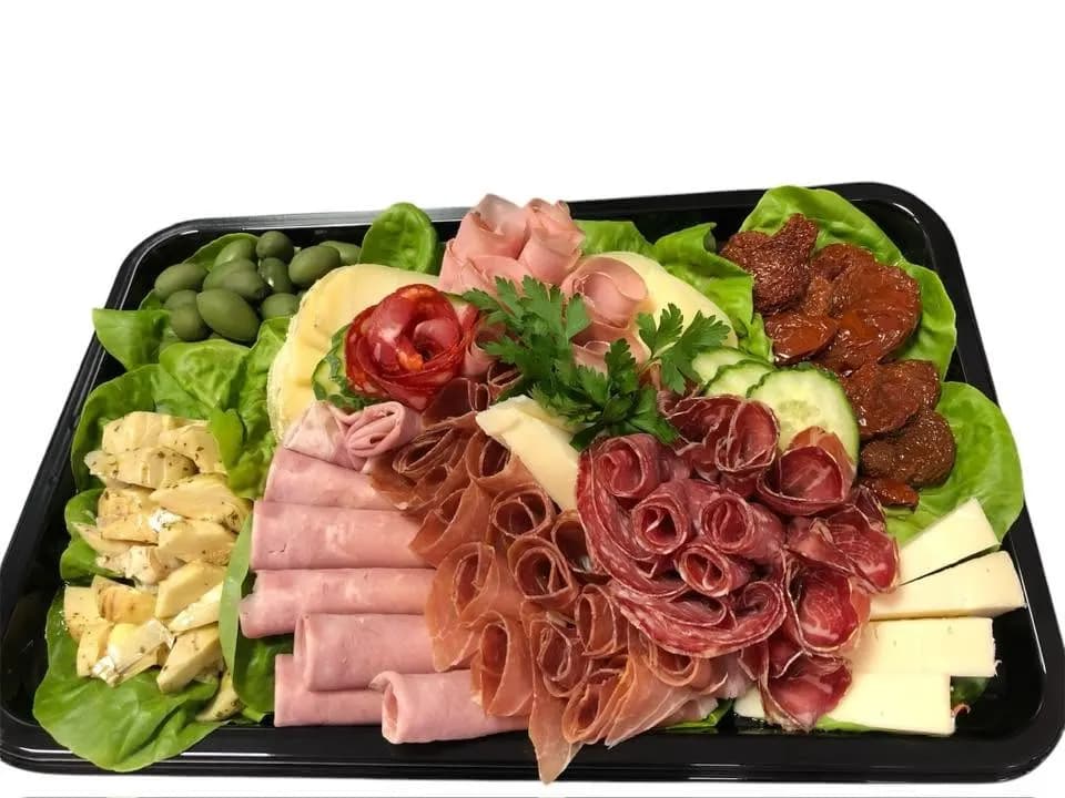 Plateau charcuterie avec une rose de coppa